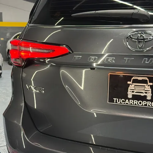 Toyota Fortuner Dubai VX.R 2022 Gris Caracas