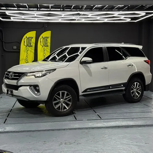 Toyota Fortuner Dubai VX.R 2017 Blanco Caracas