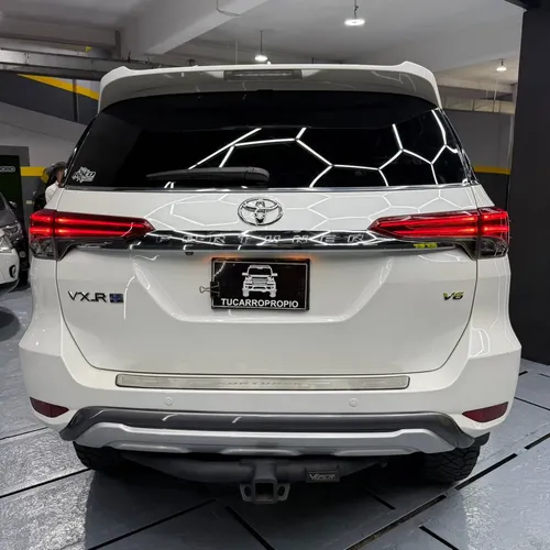 Toyota Fortuner Dubai VX.R 2017 Blanco Caracas