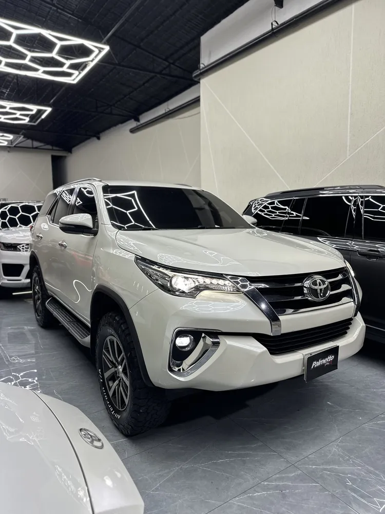 Toyota Fortuner Dubai VX.R 2018 Blanco Caracas