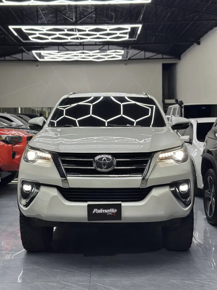 Toyota Fortuner Dubai VX.R 2018 Blanco Caracas
