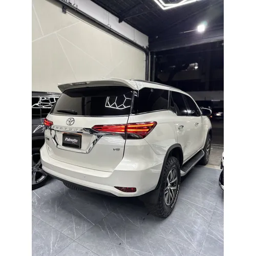 Toyota Fortuner Dubai VX.R 2018 Blanco Caracas