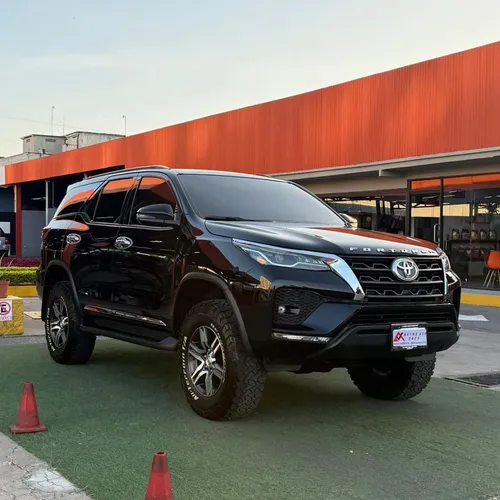 Toyota Fortuner EX.R 2024 Negro Lechería