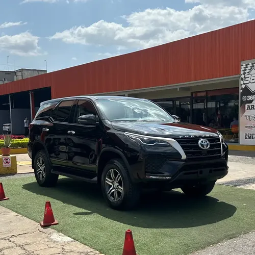 Toyota Fortuner 2025 Negro Lechería