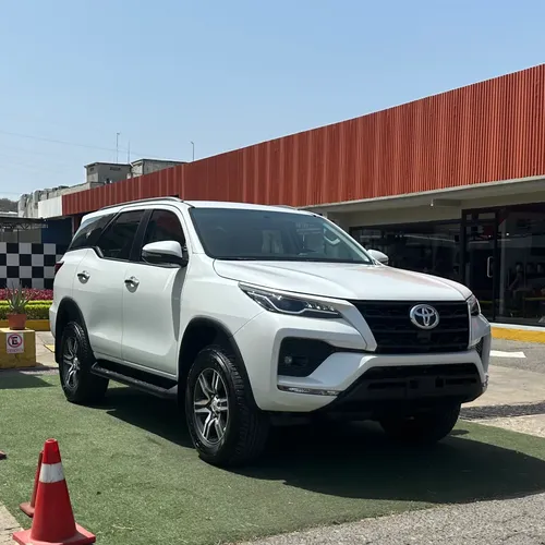 Toyota Fortuner EX.R 2025 Blanco Lechería