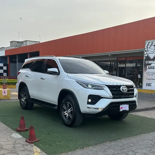 Toyota Fortuner EX.R 2025 Blanco Lechería