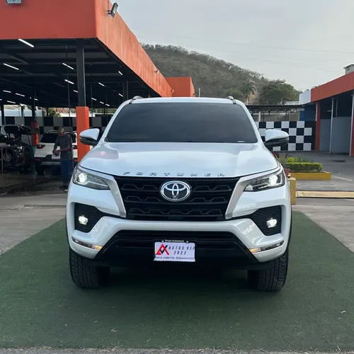 Toyota Fortuner EX.R 2025 Blanco Lechería