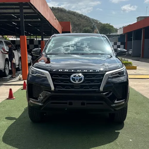 Toyota Fortuner 2025 Negro Lechería