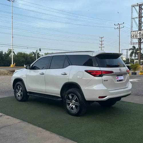 Toyota Fortuner EX.R 2025 Blanco Lechería