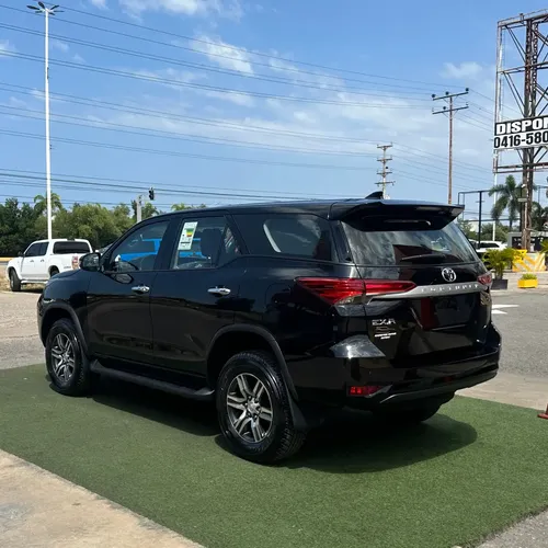 Toyota Fortuner 2025 Negro Lechería