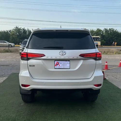 Toyota Fortuner EX.R 2025 Blanco Lechería