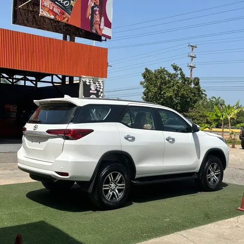 Toyota Fortuner EX.R 2025 Blanco Lechería