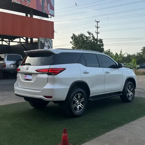 Toyota Fortuner EX.R 2025 Blanco Lechería