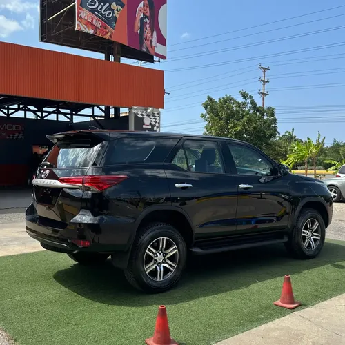 Toyota Fortuner 2025 Negro Lechería