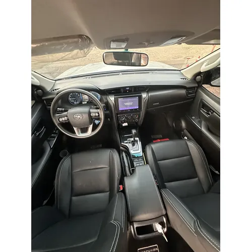 Toyota Fortuner EX.R 2025 Blanco Lechería
