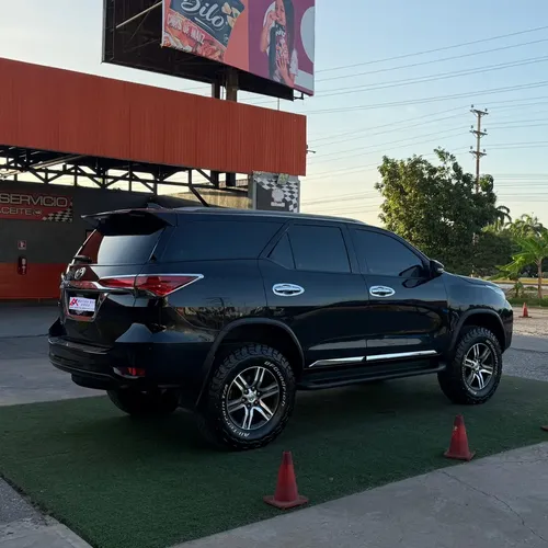 Toyota Fortuner EX.R 2024 Negro Lechería