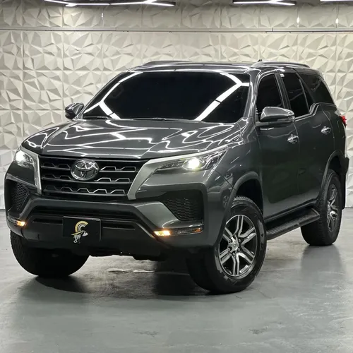 Toyota Fortuner EX.R 2024 Gris Caracas