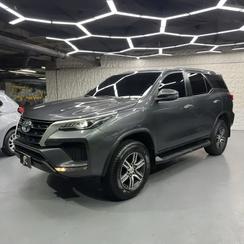Toyota Fortuner EX.R 2024 Gris Caracas