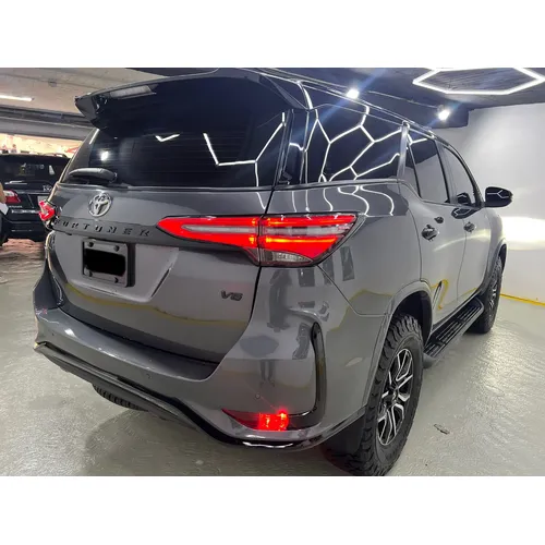 Toyota Fortuner GR 2024 Gris Ciudad Guayana