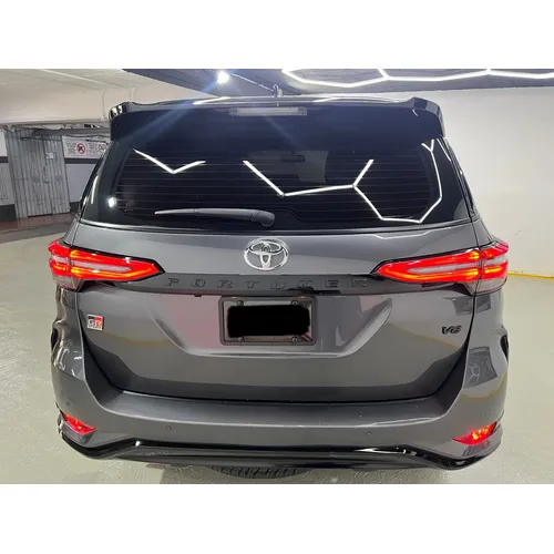 Toyota Fortuner GR 2024 Gris Ciudad Guayana