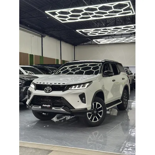 Toyota Fortuner Legender 2024 Blanco Caracas