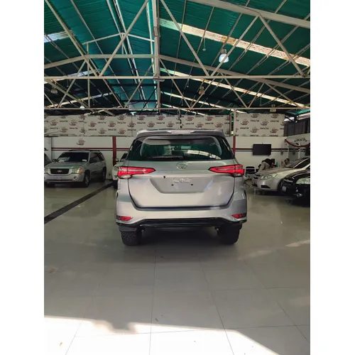 Toyota Fortuner Legender 2025 Plateado Caracas
