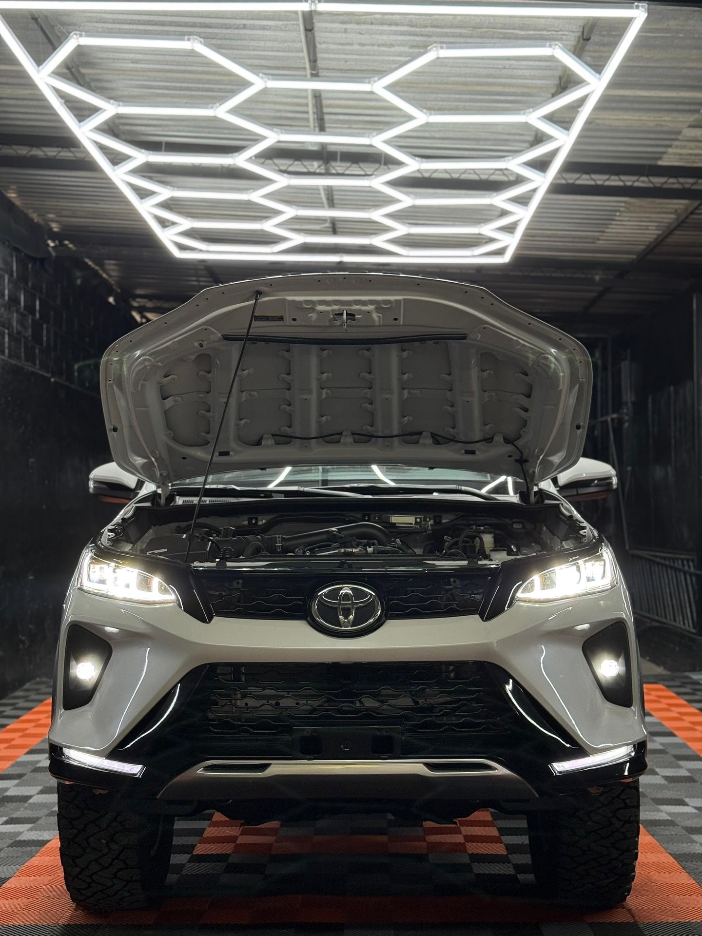 Toyota Fortuner Legender 2025 blanco11