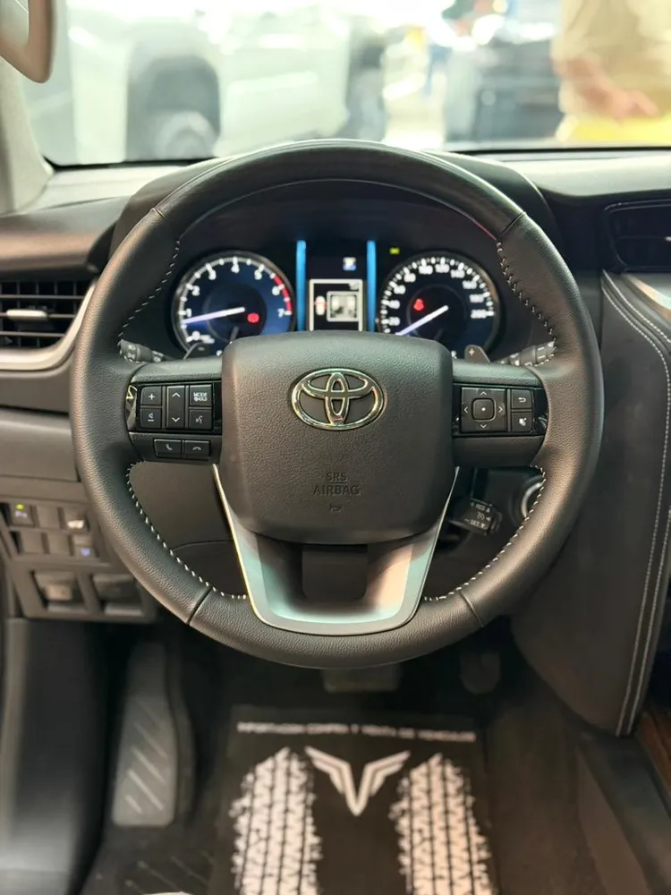Toyota Fortuner Limited 2025 Plateado Caracas