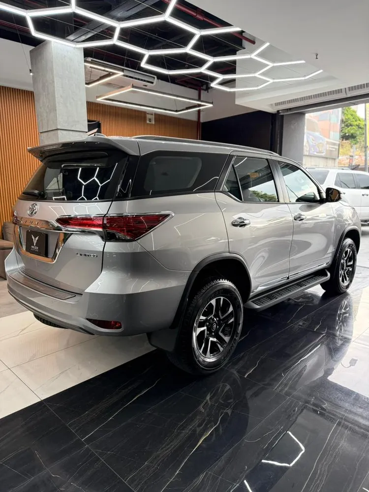 Toyota Fortuner Limited 2025 Plateado Caracas