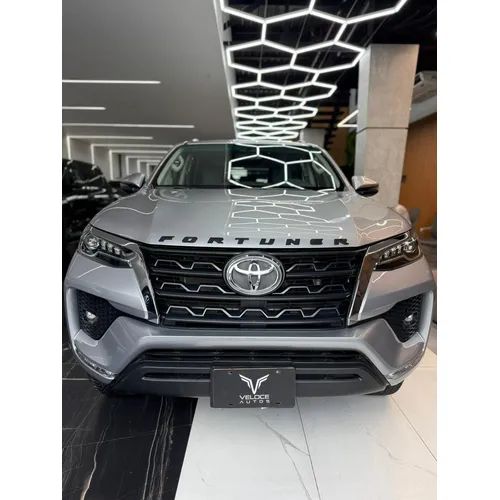 Toyota Fortuner Limited 2025 Plateado Caracas