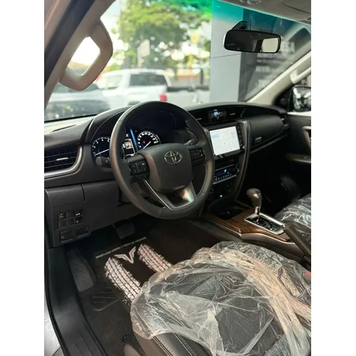 Toyota Fortuner Limited 2025 Plateado Caracas