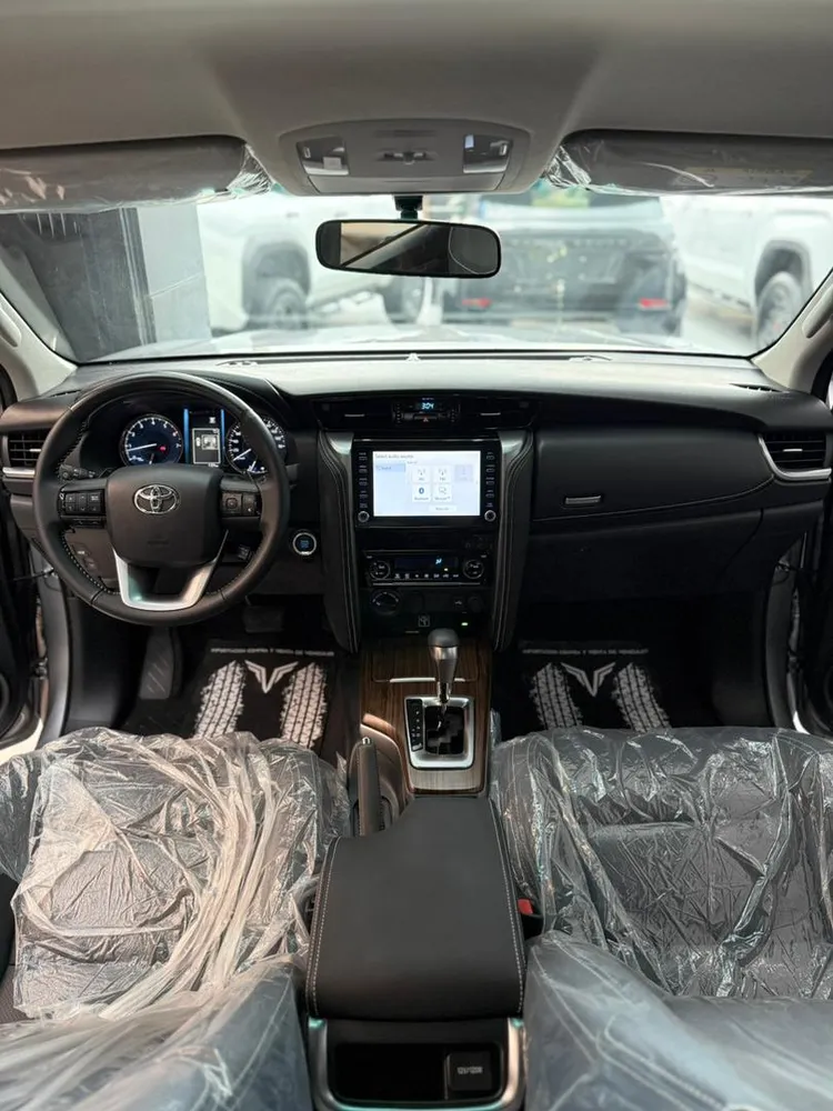 Toyota Fortuner Limited 2025 Plateado Caracas