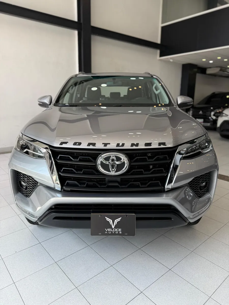 Toyota Fortuner Limited 2025 Plateado Caracas