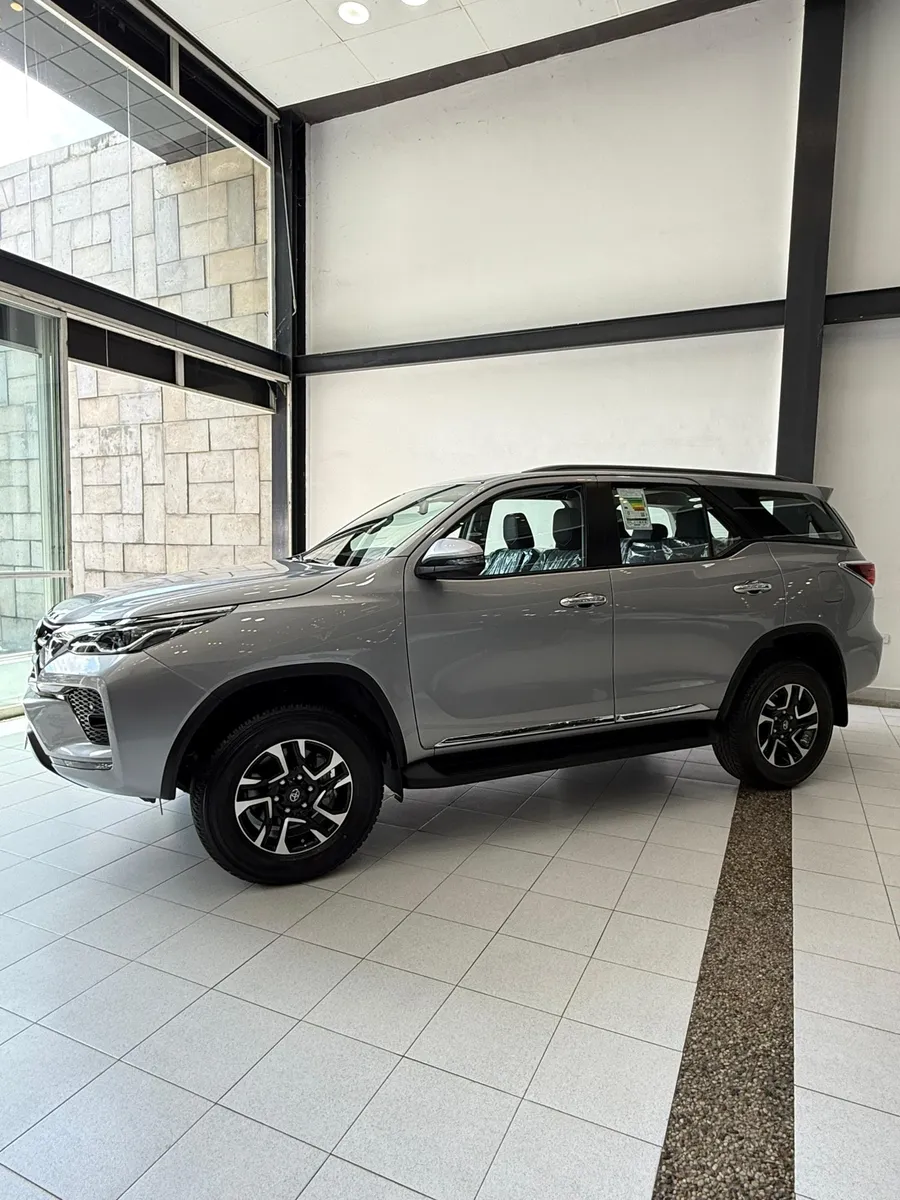 Toyota Fortuner Limited 2025 Plateado Caracas