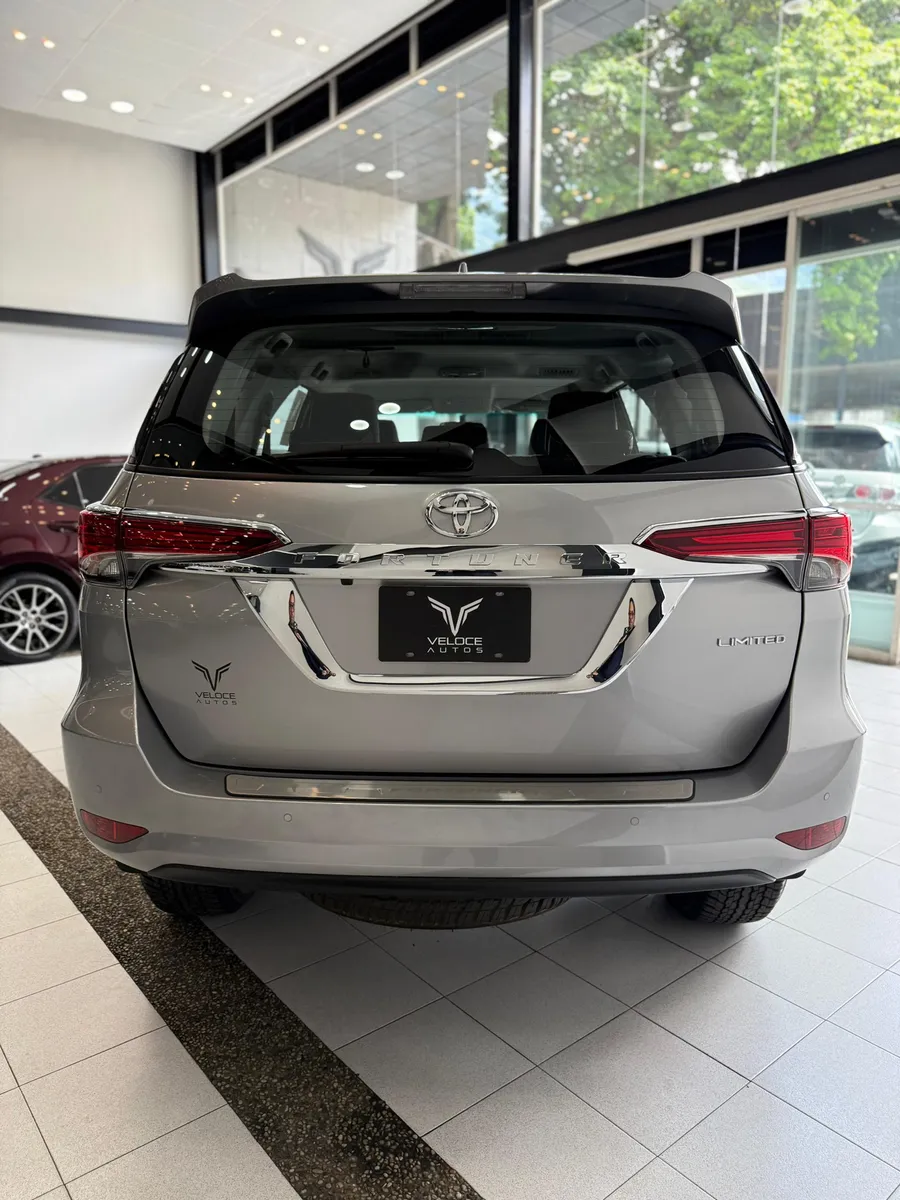 Toyota Fortuner Limited 2025 Plateado Caracas