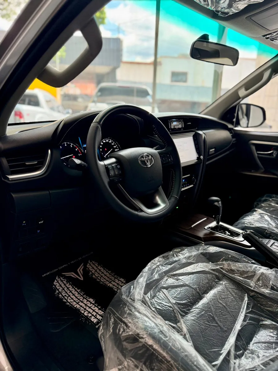 Toyota Fortuner Limited 2025 Plateado Caracas