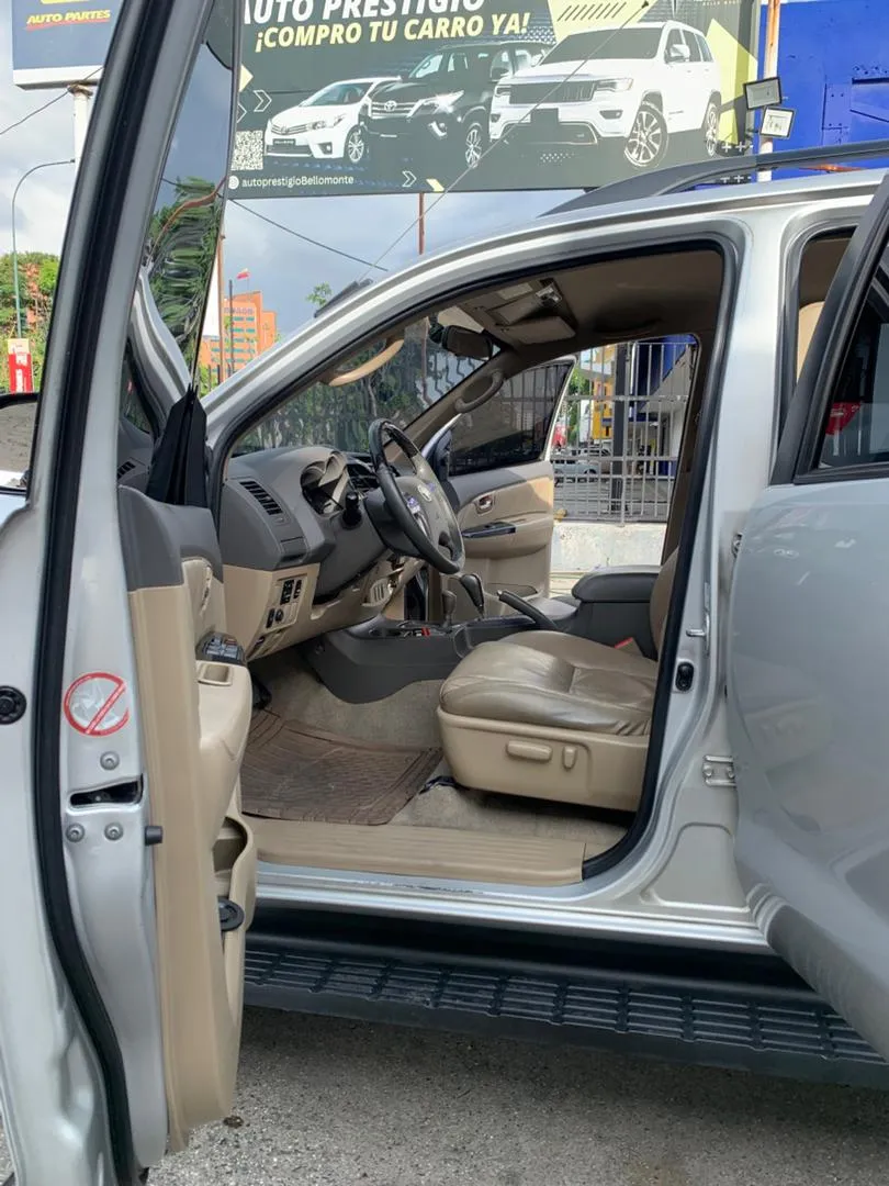 Toyota Fortuner SR 2013 Plateado Caracas