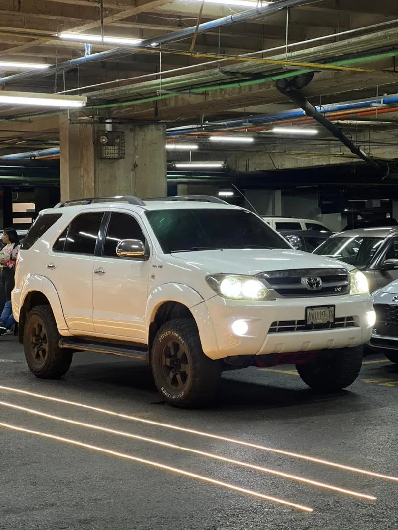 Toyota Fortuner SR5 2008 Blanco Caracas