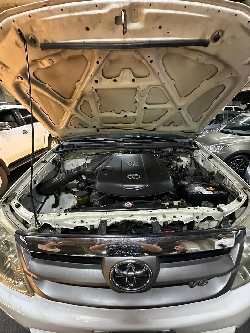 Toyota Fortuner SR5 2008 4x2 Blanco10