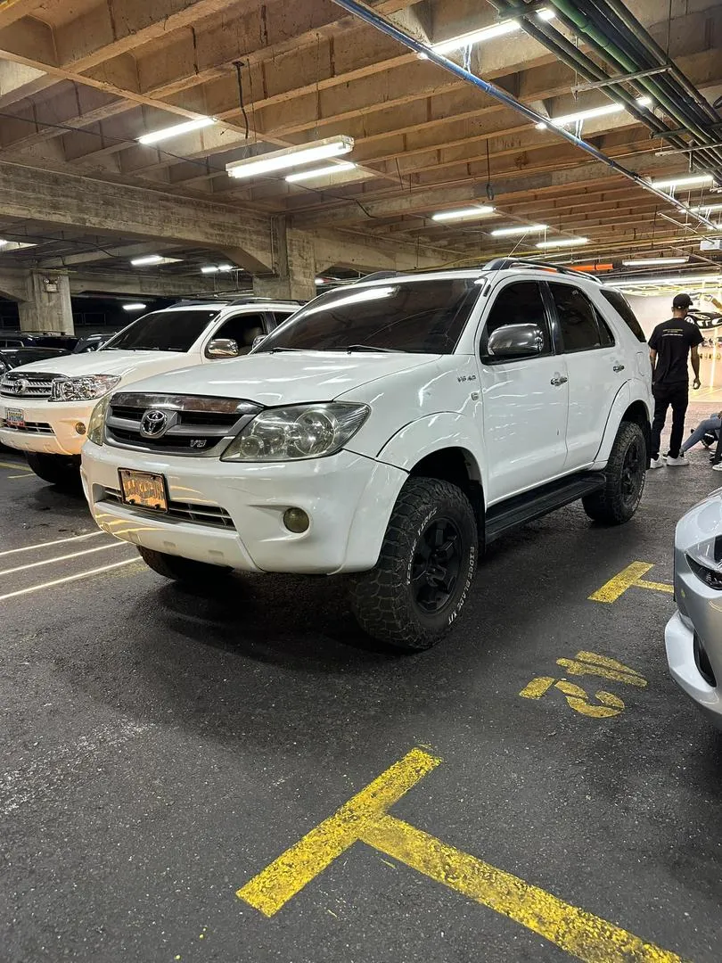Toyota Fortuner SR5 2008 Blanco Caracas
