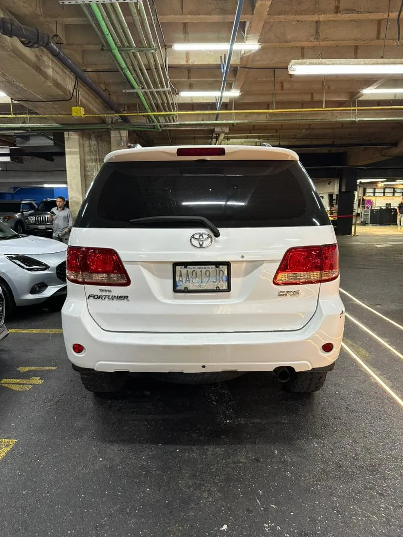 Toyota Fortuner SR5 2008 Blanco Caracas