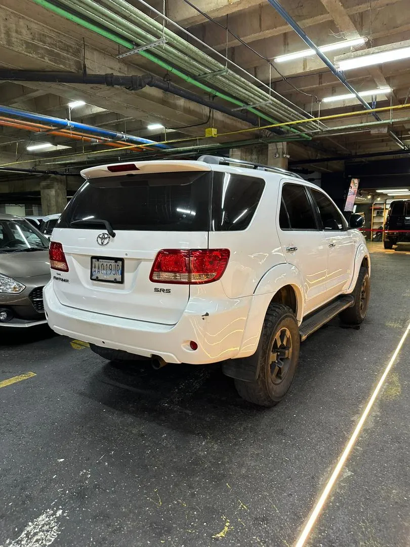 Toyota Fortuner SR5 2008 Blanco Caracas