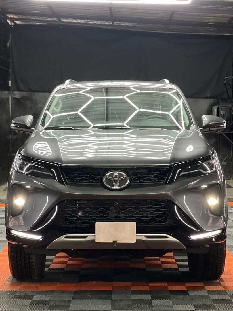 Toyota Fortuner SW4 1700 Gris Caracas