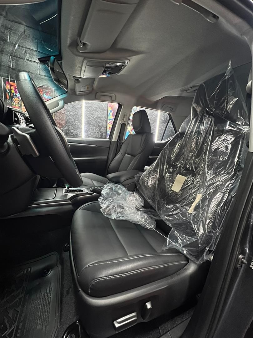 Toyota Fortuner SW4 2025 gris4