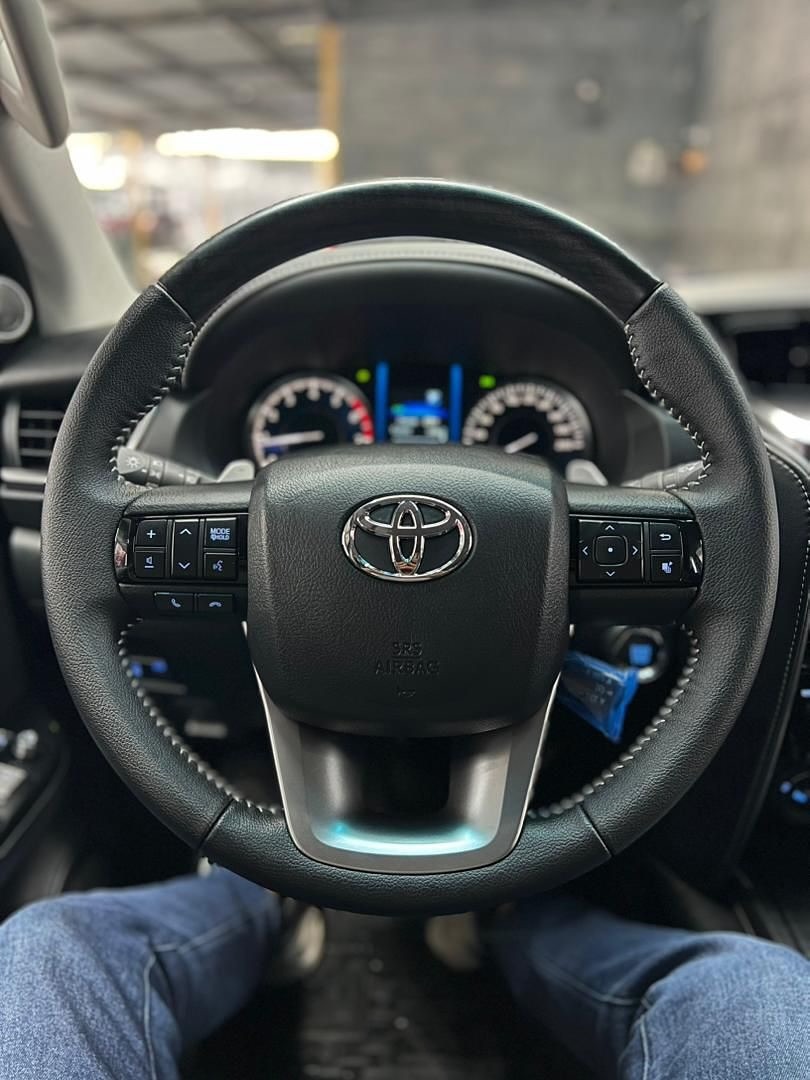 Toyota Fortuner SW4 2025 gris8