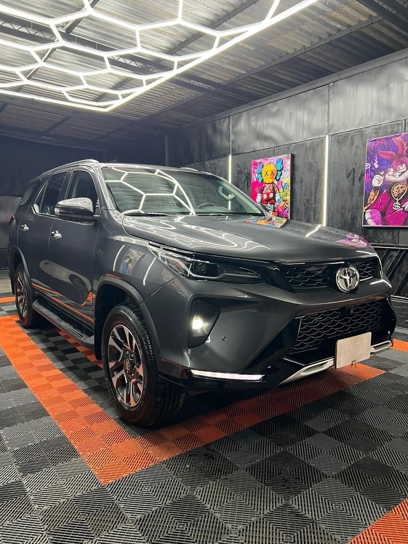 Toyota Fortuner SW4 1700 Gris Caracas