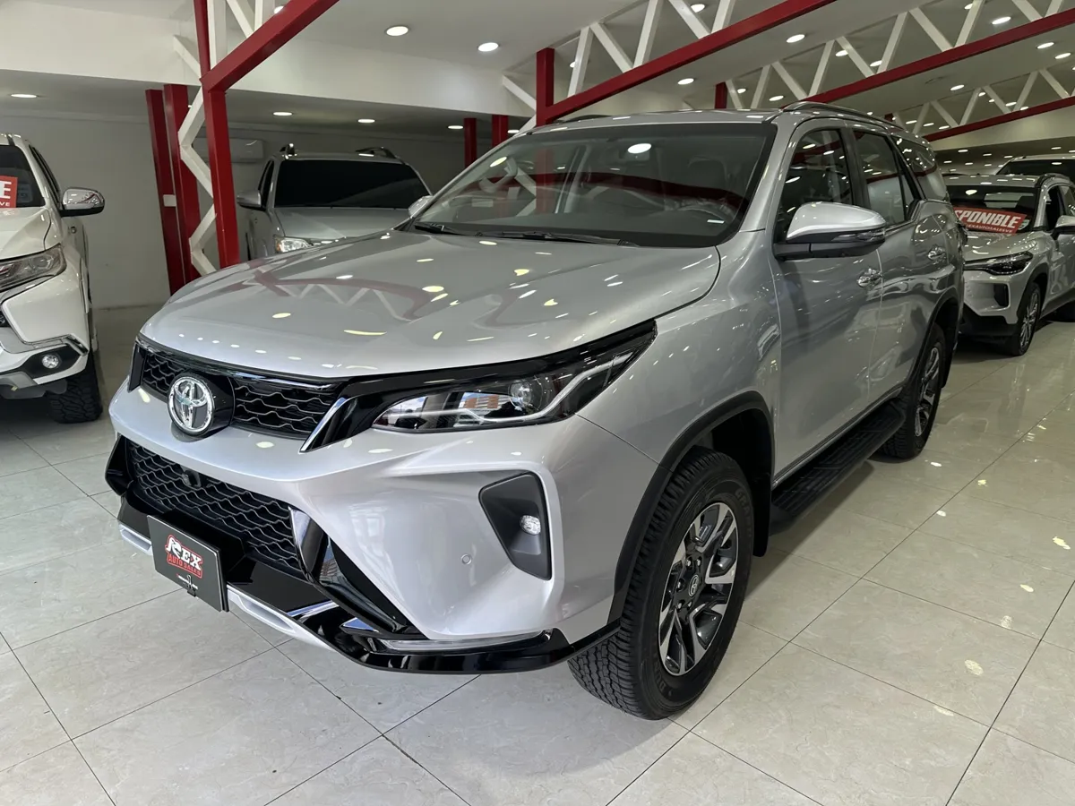 Toyota Fortuner SW4 SRX 2025 Plateado Caracas