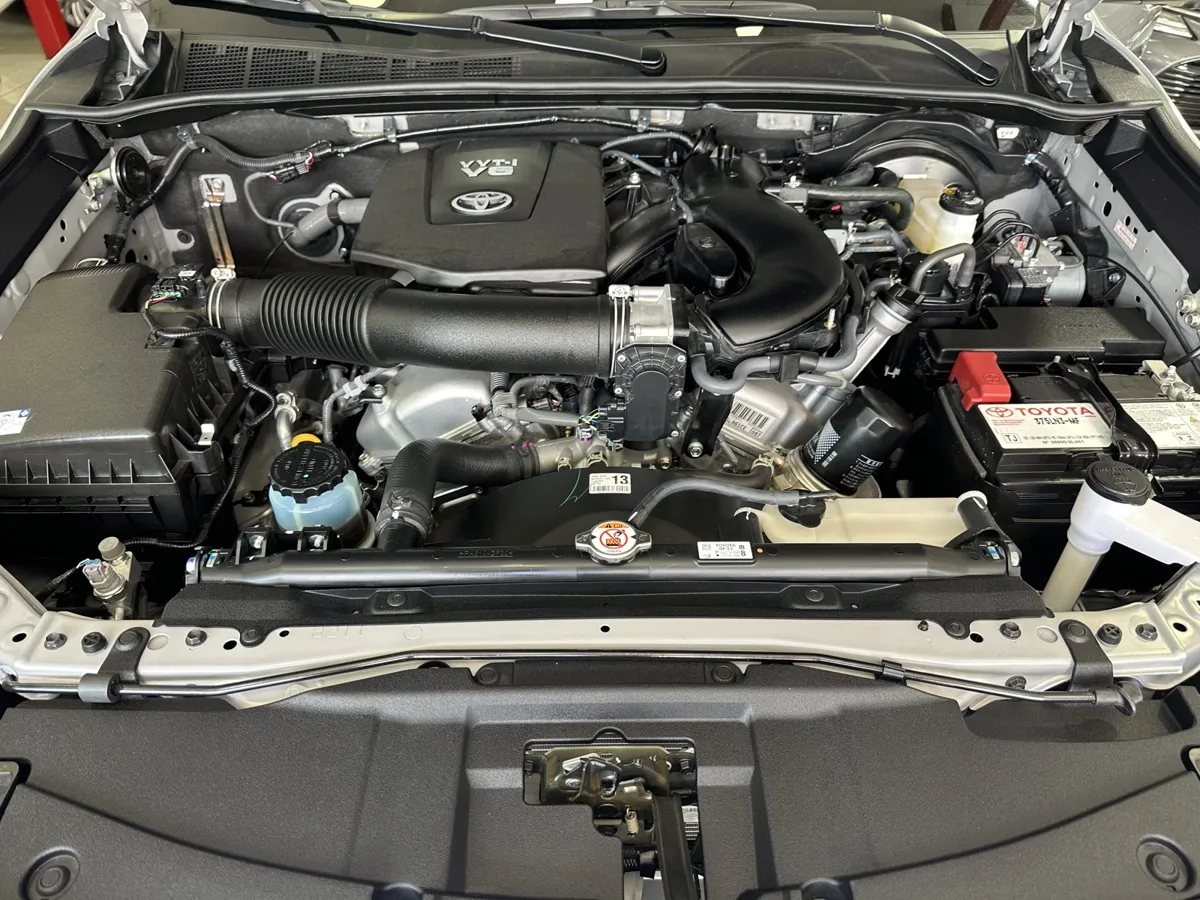 Toyota Fortuner SW4 SRX 2025 plata13