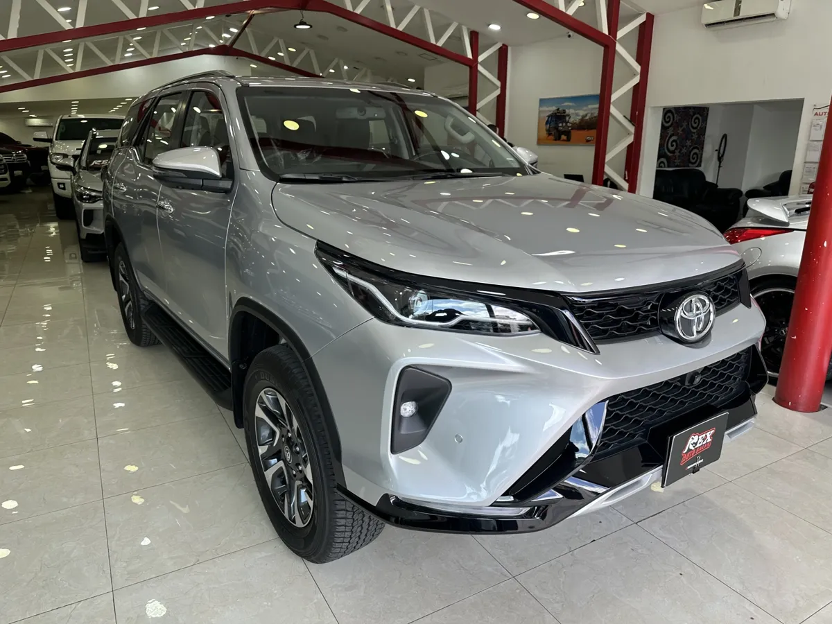 Toyota Fortuner SW4 SRX 2025 Plateado Caracas
