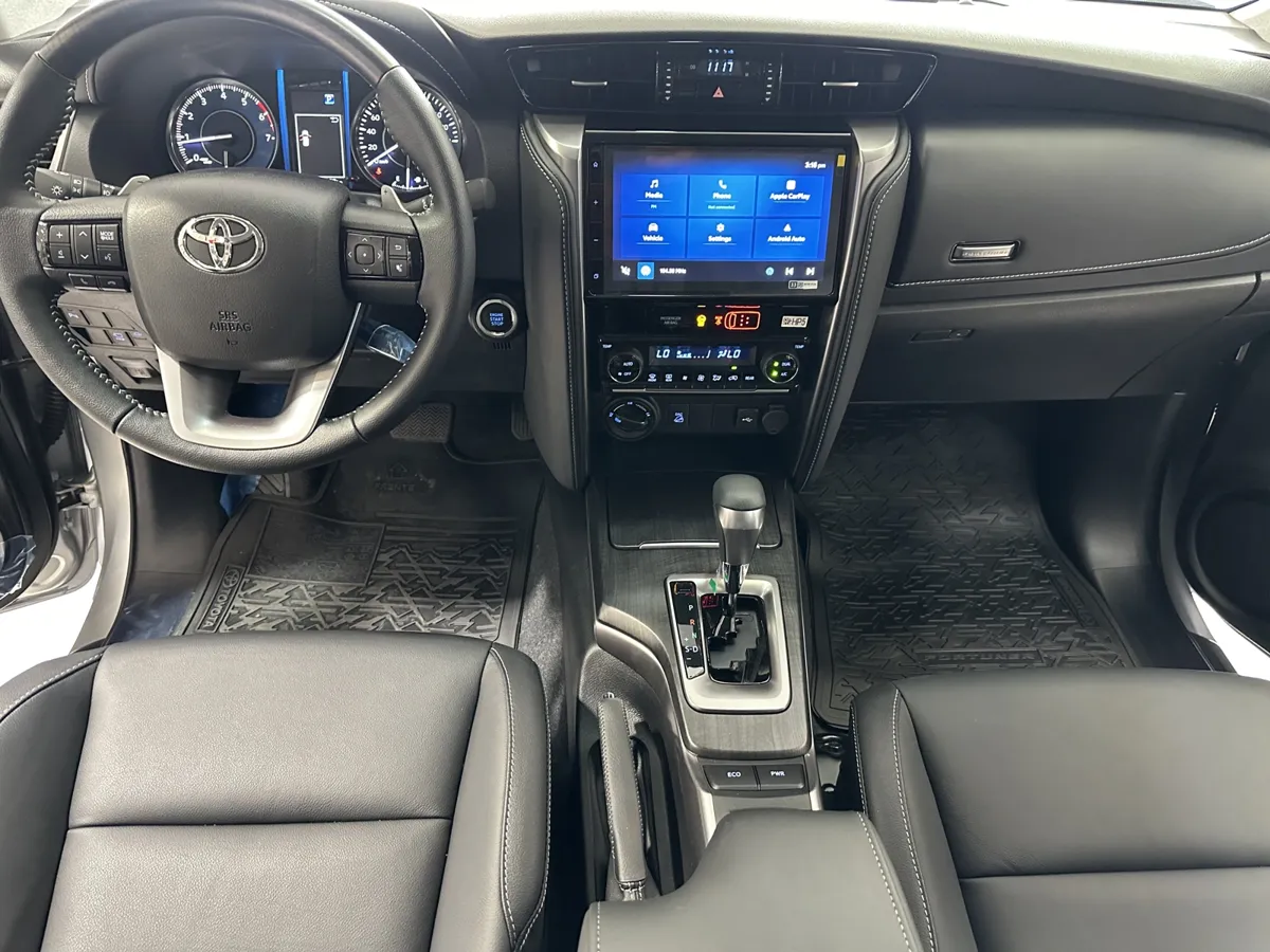 Toyota Fortuner SW4 SRX 2025 plata8